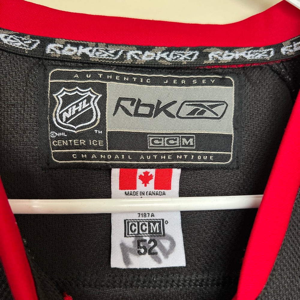 Chicago Black Hawks Authentic NHL Reebok Jersey - number 2 Keith - Picture 3 of 7